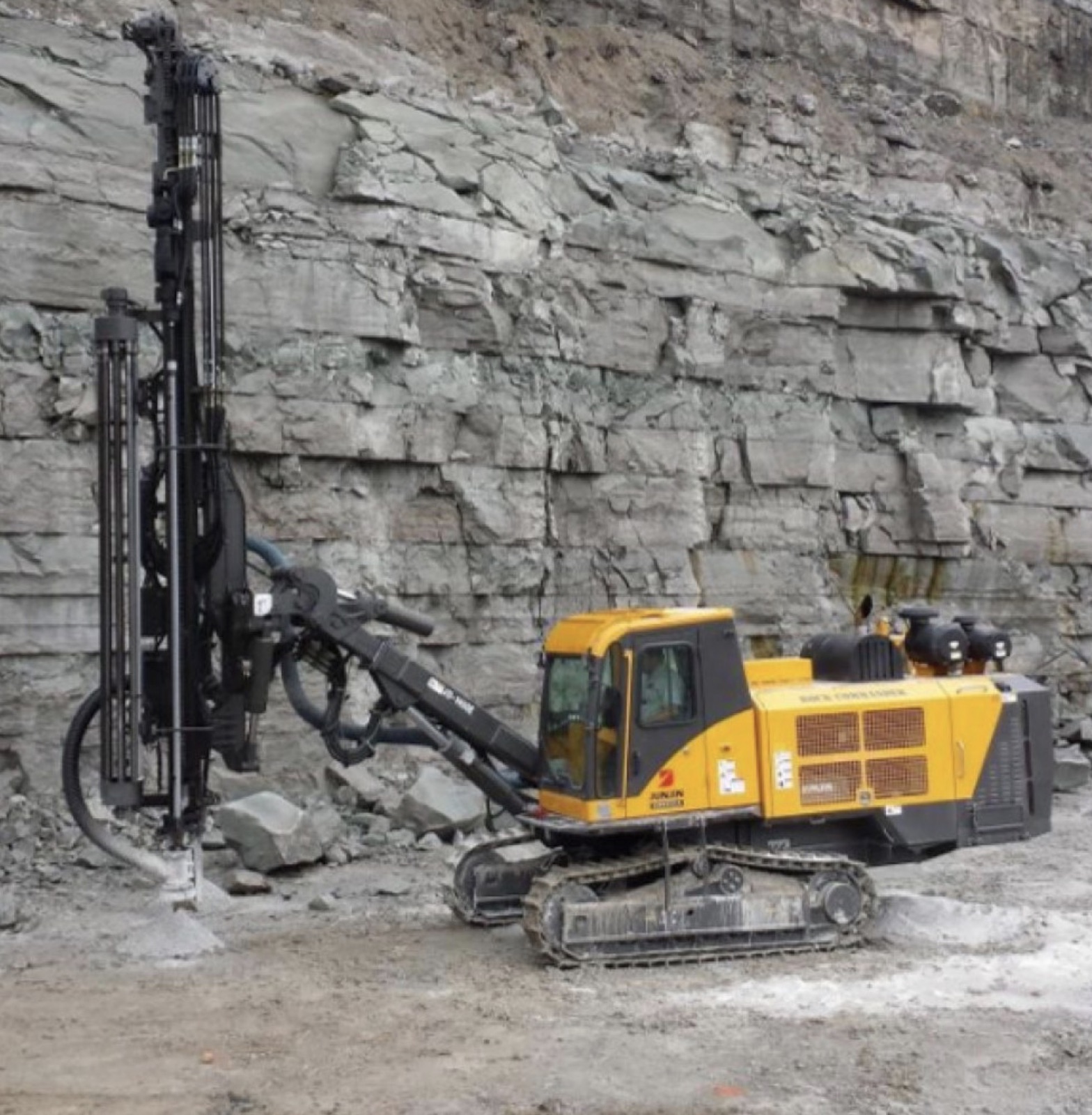 Rock Commander tracked drill rig at a rock face